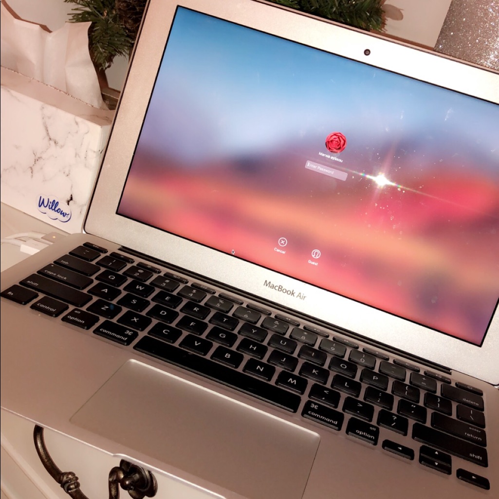 Selling Macbook Air